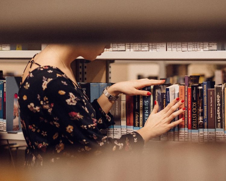 Uddannelse i bibliotekar – Krav, Løn, Karrieremuligheder, Kompetencer